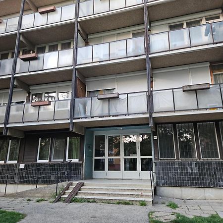 Derkovits Appartman Сомбатели Екстериор снимка